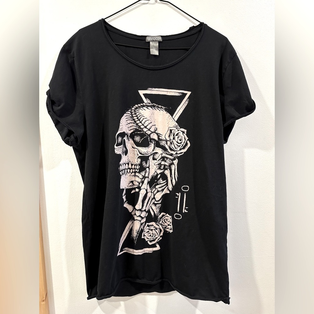 DIVIDED alternative shirt